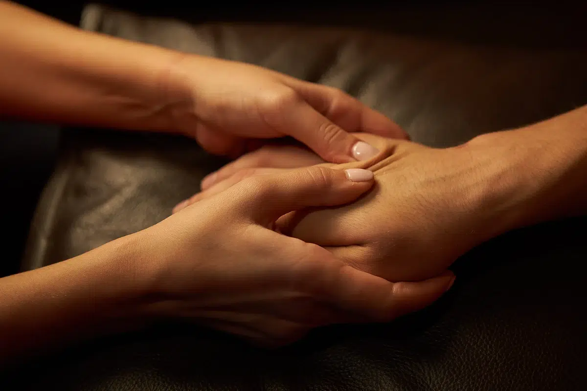 Deux mains se tenant