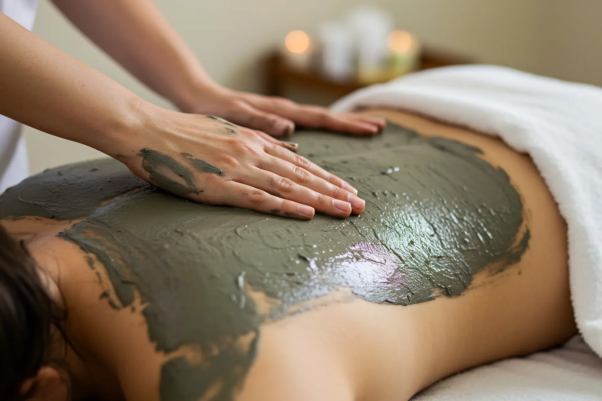 Massage corporel avec enveloppement de boue